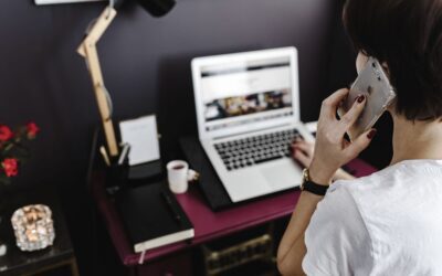 kaboompics woman talking on cell phone 4537